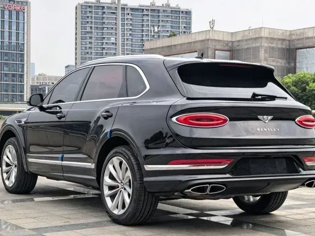 Bentley Bentayga — Фото автомобиля 4