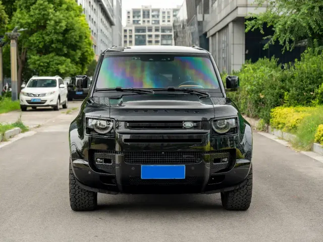 Land Rover Defender — Фото автомобиля 2