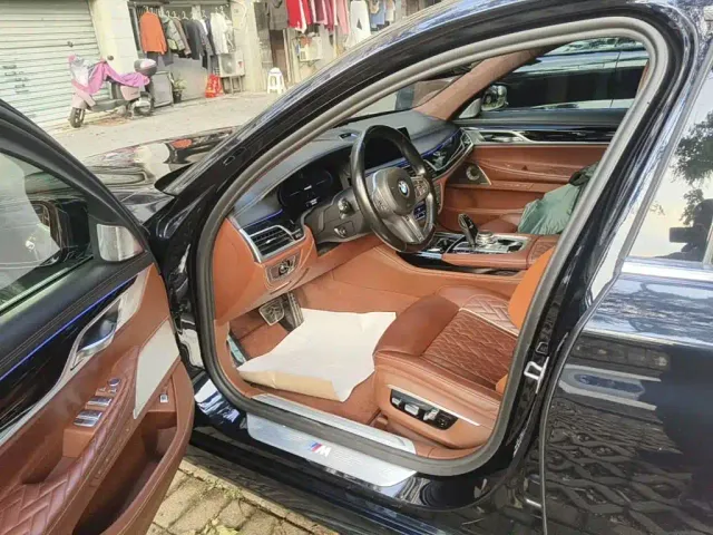 BMW 7 Series — Фото автомобиля 8
