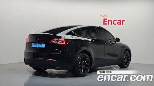 Tesla Model Y — Фото автомобиля 2