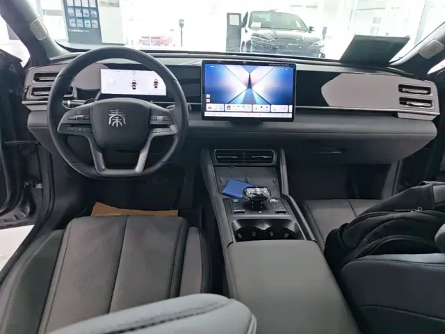 BYD Qin L — Фото автомобиля 9