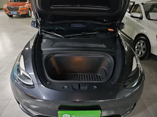 Tesla Model Y — Фото автомобиля 19