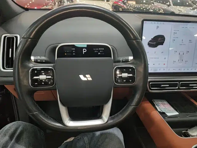 Li Auto L7 — Фото автомобиля 10