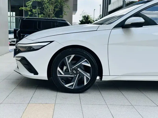 Hyundai Elantra — Фото автомобиля 20