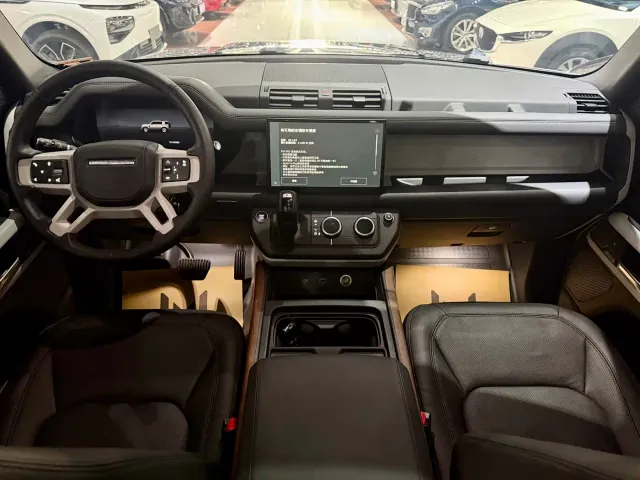 Land Rover Defender — Фото автомобиля 4