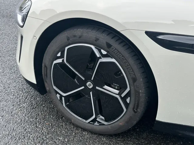 Xiaomi SU7 — Фото автомобиля 9