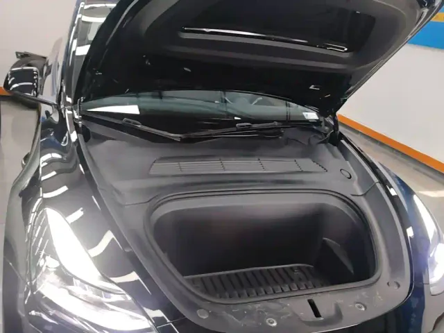 Tesla Model Y — Фото автомобиля 19