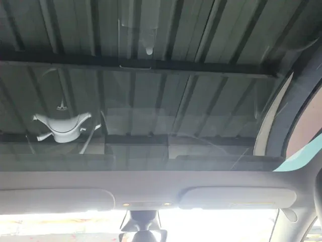 Tesla Model Y — Фото автомобиля 17
