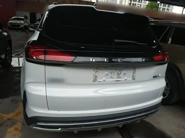 Geely Boyue — Фото автомобиля 5