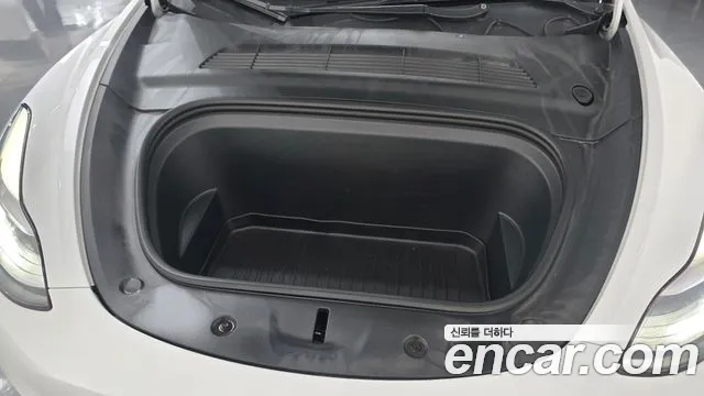 Tesla Model Y — Фото автомобиля 6
