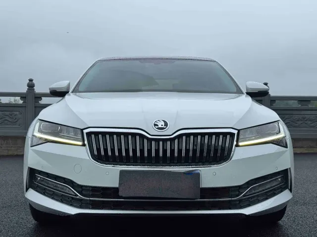 Skoda Superb — Фото автомобиля 2