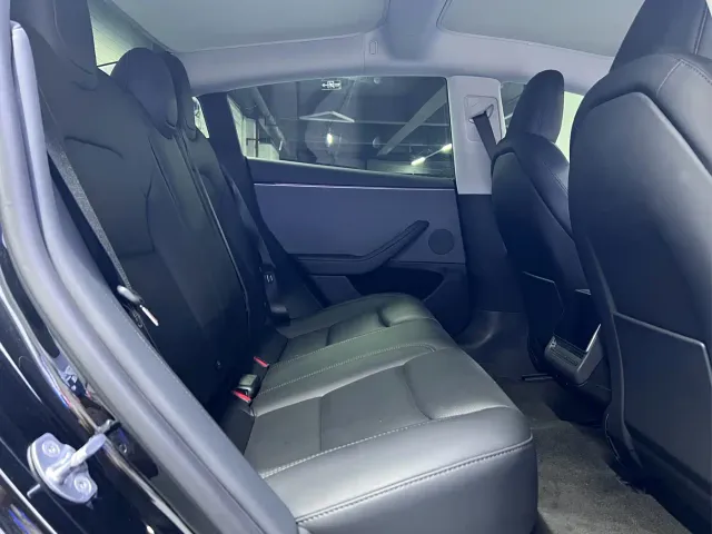 Tesla Model 3 — Фото автомобиля 5