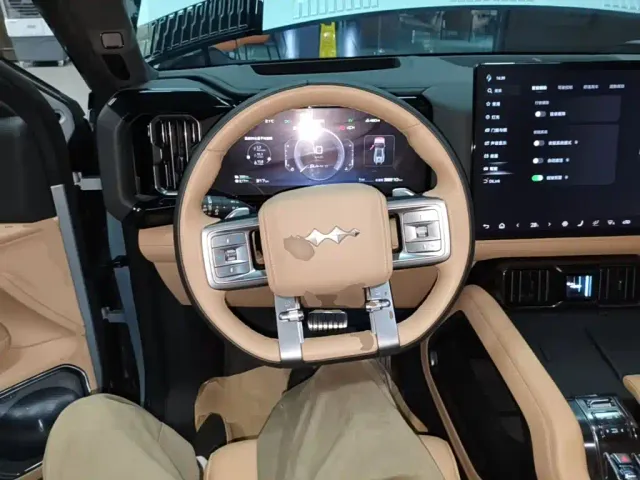 BYD FangChengBao Leopard 8 — Фото автомобиля 10