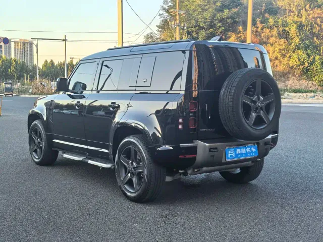 Land Rover Defender — Фото автомобиля 17