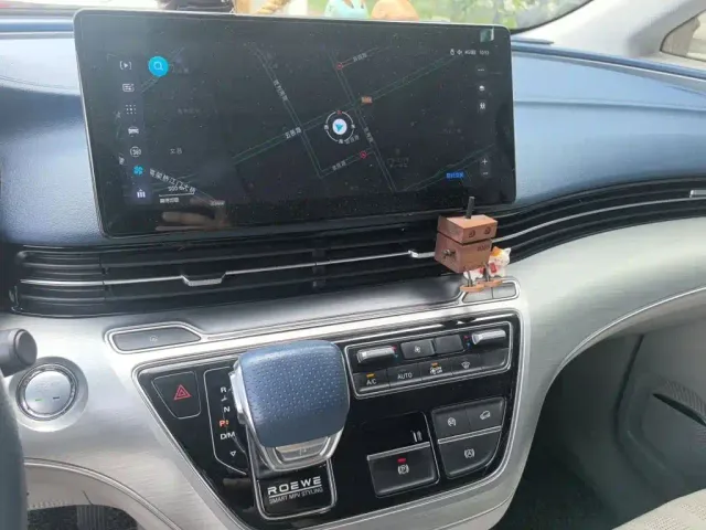 Roewe iMAX8 — Фото автомобиля 5