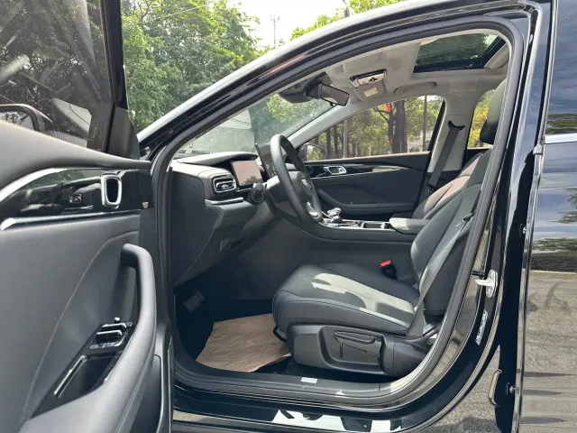 Geely Emgrand — Фото автомобиля 19