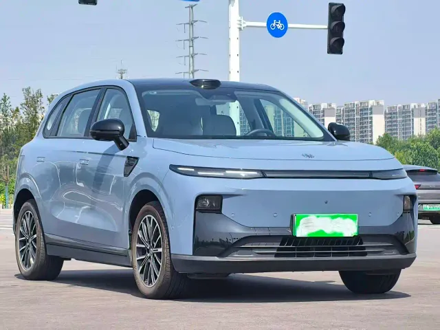 Leapmotor B10 — Фото автомобиля 2