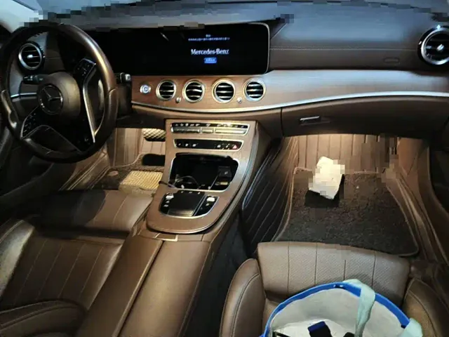 Mercedes-Benz E-Class — Фото автомобиля 12