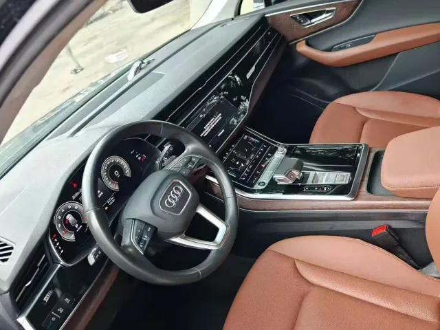 Audi Q7 — Фото автомобиля 7