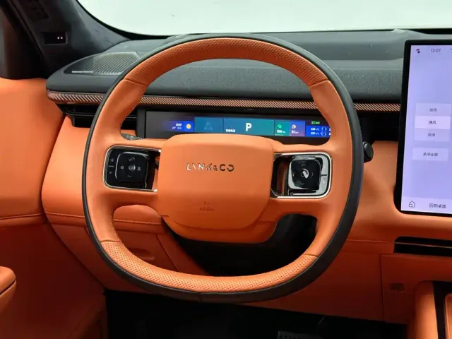 Lynk & Co 900 — Фото автомобиля 12
