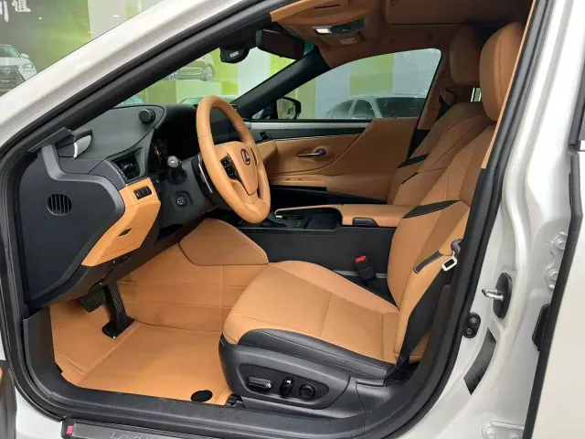 Lexus ES — Фото автомобиля 6