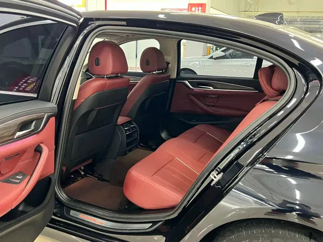 BMW 5 Series — Фото автомобиля 11