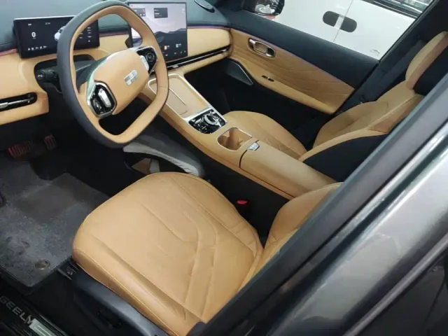 Geely Galaxy Starship 7 EM-i — Фото автомобиля 14