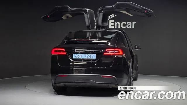 Tesla Model X — Фото автомобиля 4