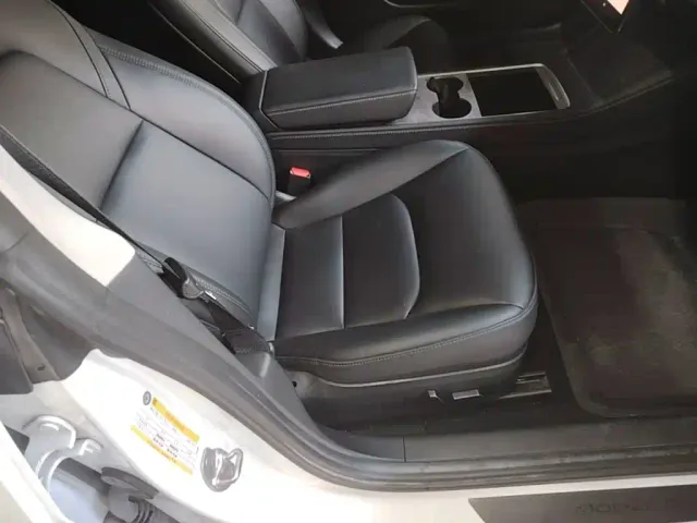 Tesla Model 3 — Фото автомобиля 24