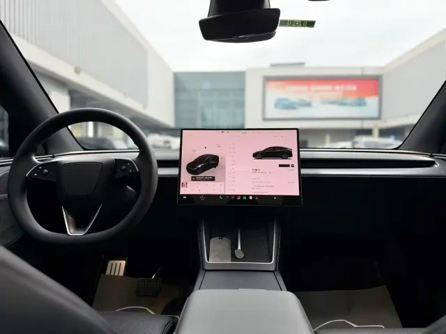 Tesla Model Y L — Фото автомобиля 4