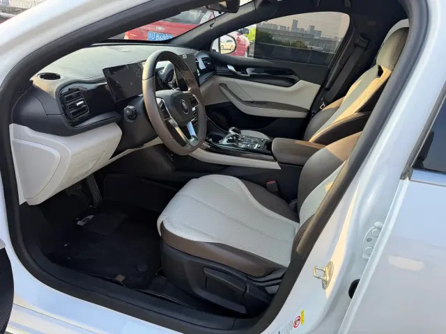 BYD Qin PLUS — Фото автомобиля 13