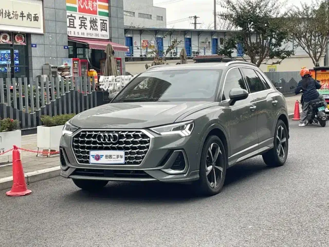Фотография автомобиля — Audi Q3