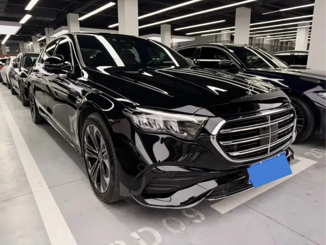 Mercedes-Benz E-Class — Фото автомобиля 3