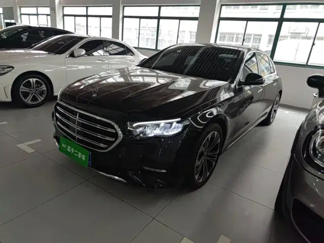 Фотография автомобиля — Mercedes-Benz E-Class