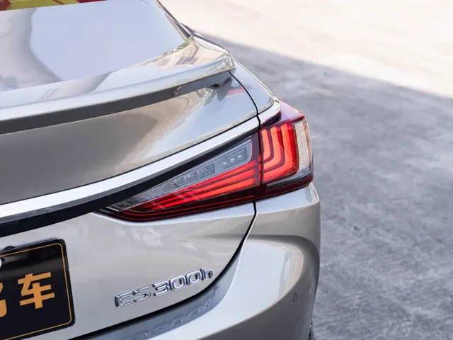 Lexus ES — Фото автомобиля 7