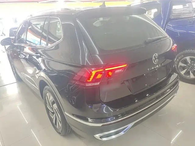 Volkswagen Tiguan L — Фото автомобиля 4