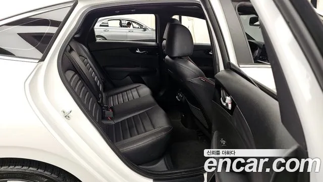 Kia K3 Новый K3 2 поколение 1.6 Turbo GT 5 дверей — Фото автомобиля 12