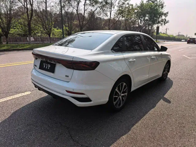 Geely Emgrand — Фото автомобиля 9