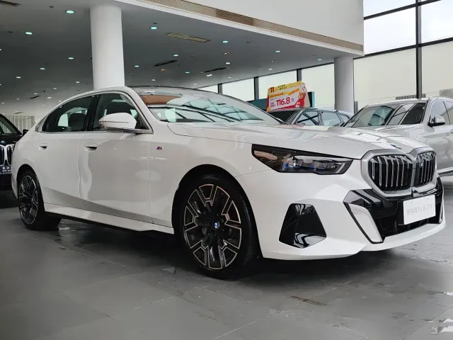 BMW 5 Series — Фото автомобиля 4