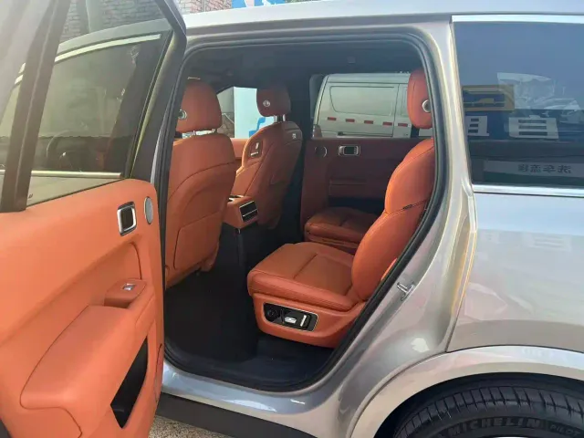 Li Auto L9 — Фото автомобиля 5