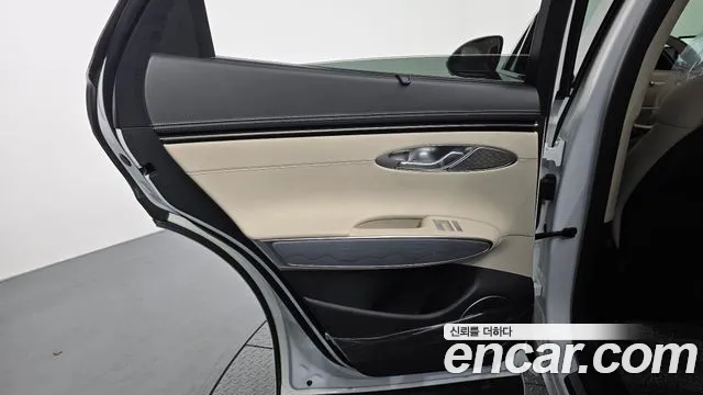 Genesis GV70 — Фото автомобиля 14