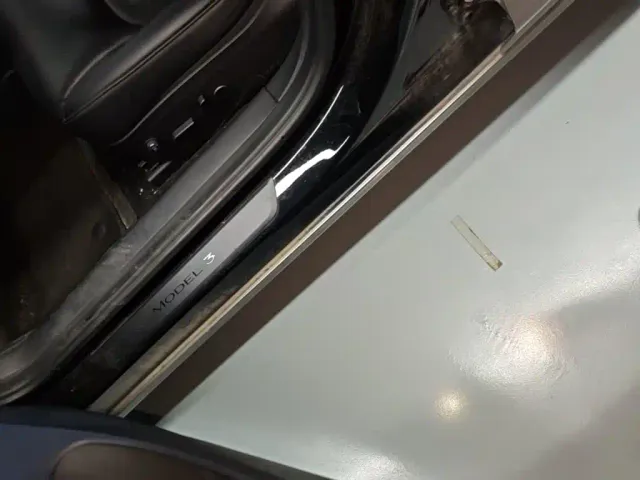 Tesla Model 3 — Фото автомобиля 21