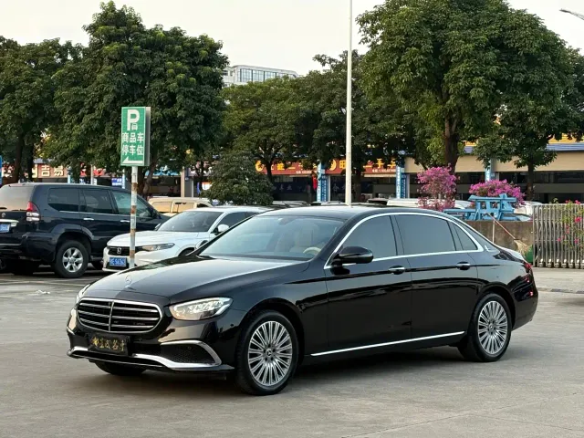 Фотография автомобиля — Mercedes-Benz E-Class