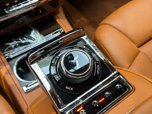 Rolls-Royce Phantom — Фото автомобиля 9