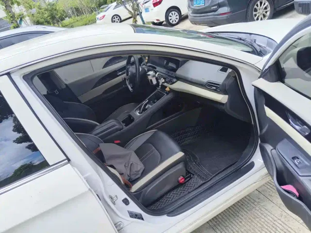 Dongfeng Fengshen E70 — Фото автомобиля 13