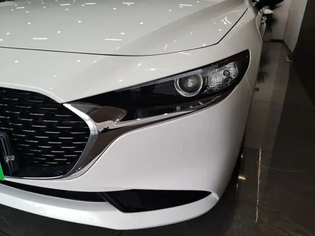 Mazda Axela — Фото автомобиля 23