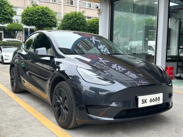 Tesla Model Y — Фото автомобиля 3