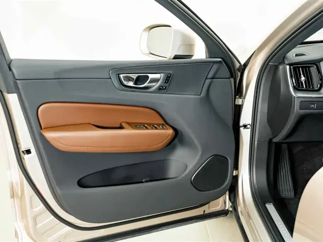 Volvo XC60 — Фото автомобиля 16