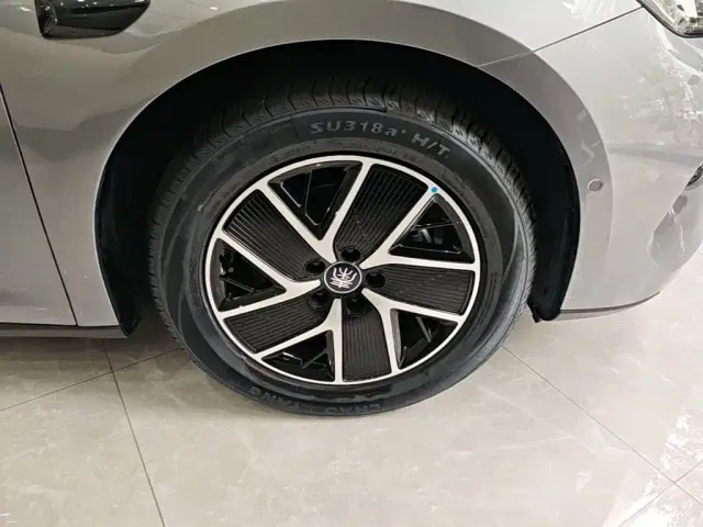BYD Qin L — Фото автомобиля 11