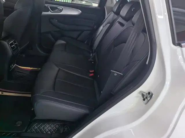 Roewe RX5 — Фото автомобиля 16